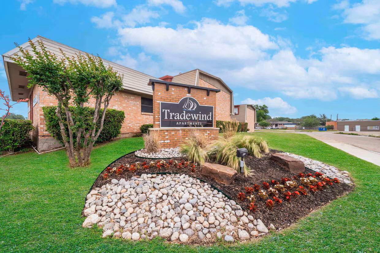 Commercial Roofers in Tradewind, TX